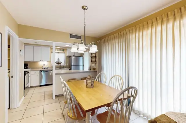Dining area at Water Oak 17